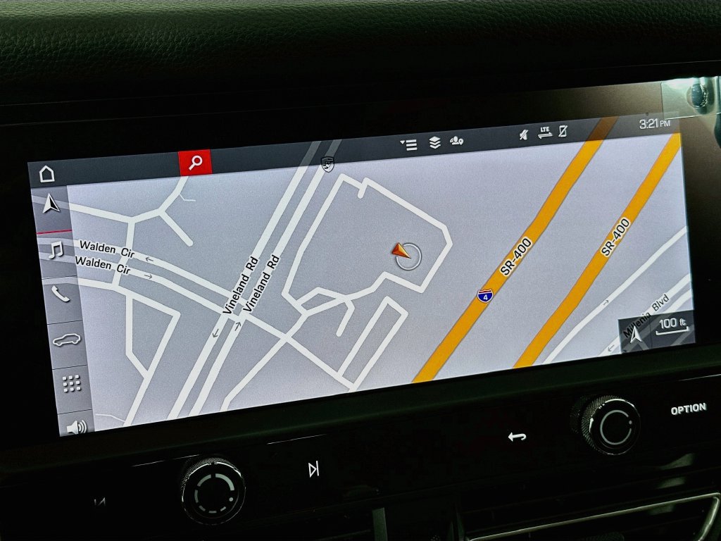 Certified 2026 Porsche Macan AWD/4WD image 16
