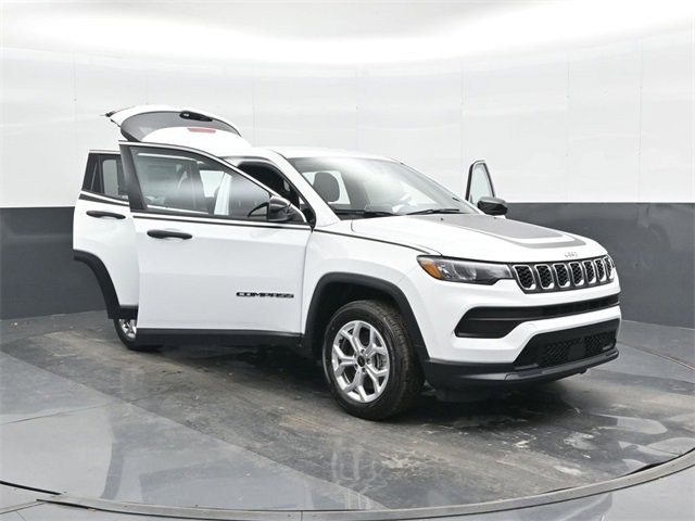 Used 2025 Jeep Compass Sport w/ Mopar Graphics Package image 45