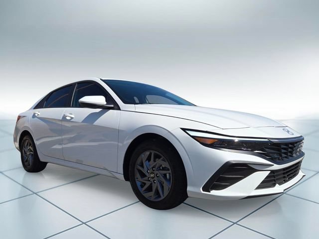 Used 2024 Hyundai Elantra Blue FWD image 2