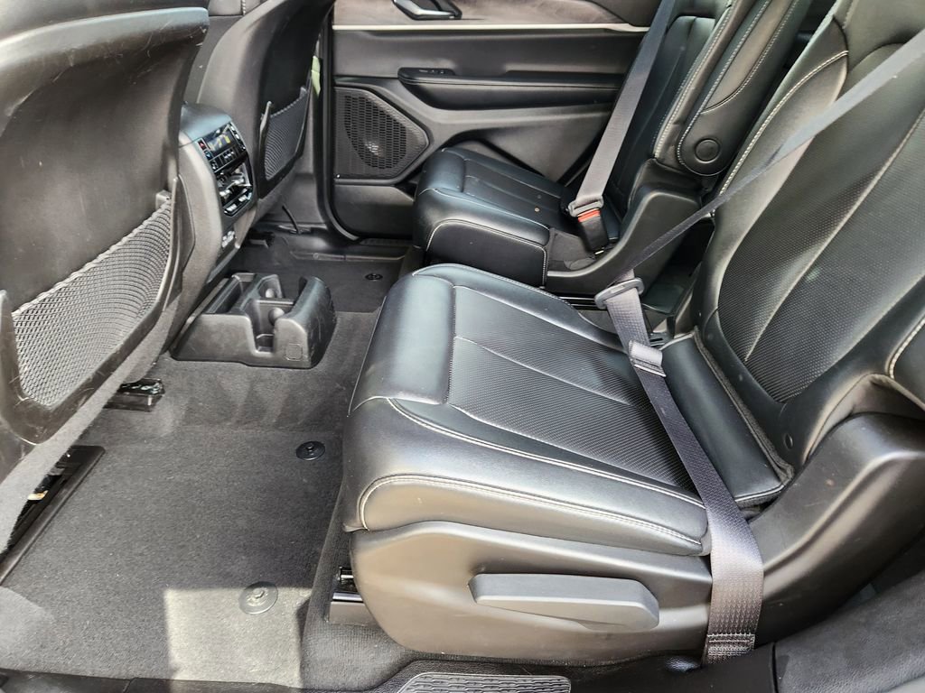 Used 2024 Jeep Grand Cherokee L Limited w/ Luxury Tech Group II image 9