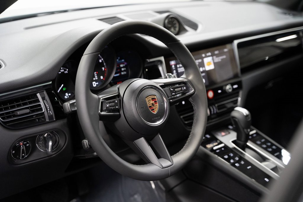 Used 2024 Porsche Macan image 4
