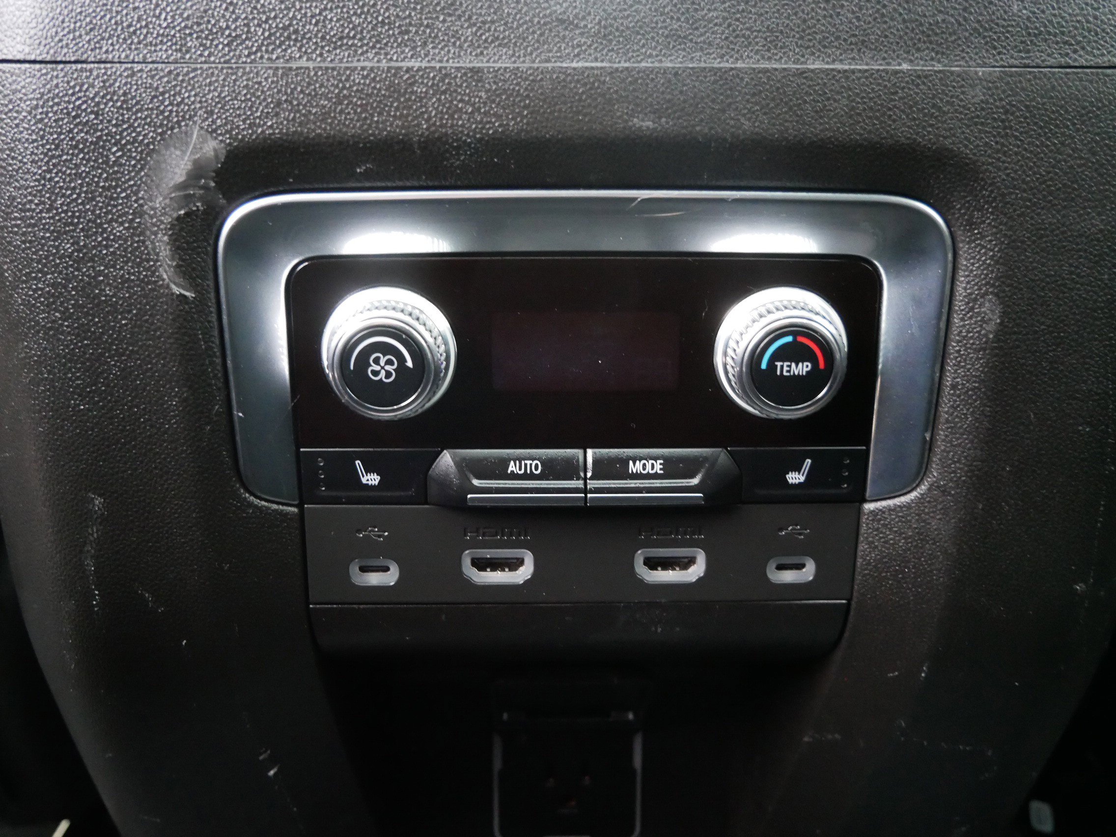 Used 2021 GMC Yukon XL AT4 w/ Rear Media and Nav Package AWD/4WD image 12