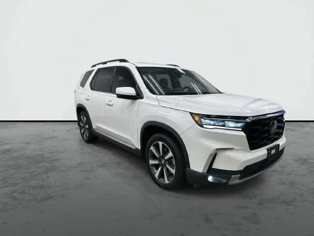 Certified 2025 Honda Pilot Touring image 6