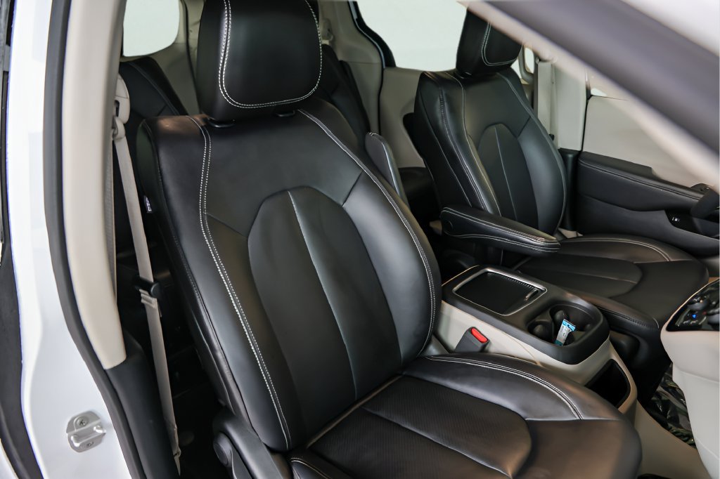 Used 2024 Chrysler Pacifica Limited FWD image 33