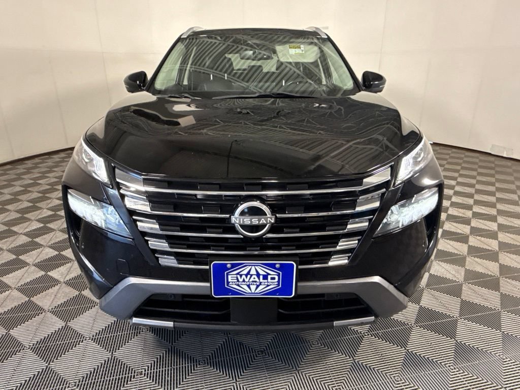 Used 2024 Nissan Rogue SL AWD/4WD image 3