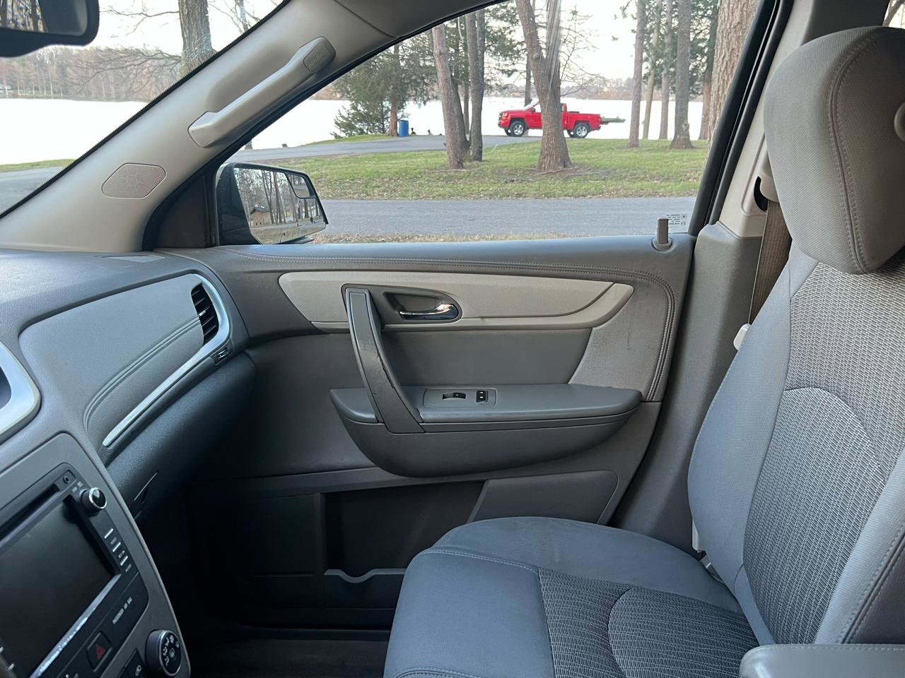 Used 2013 Chevrolet Traverse LS image 31