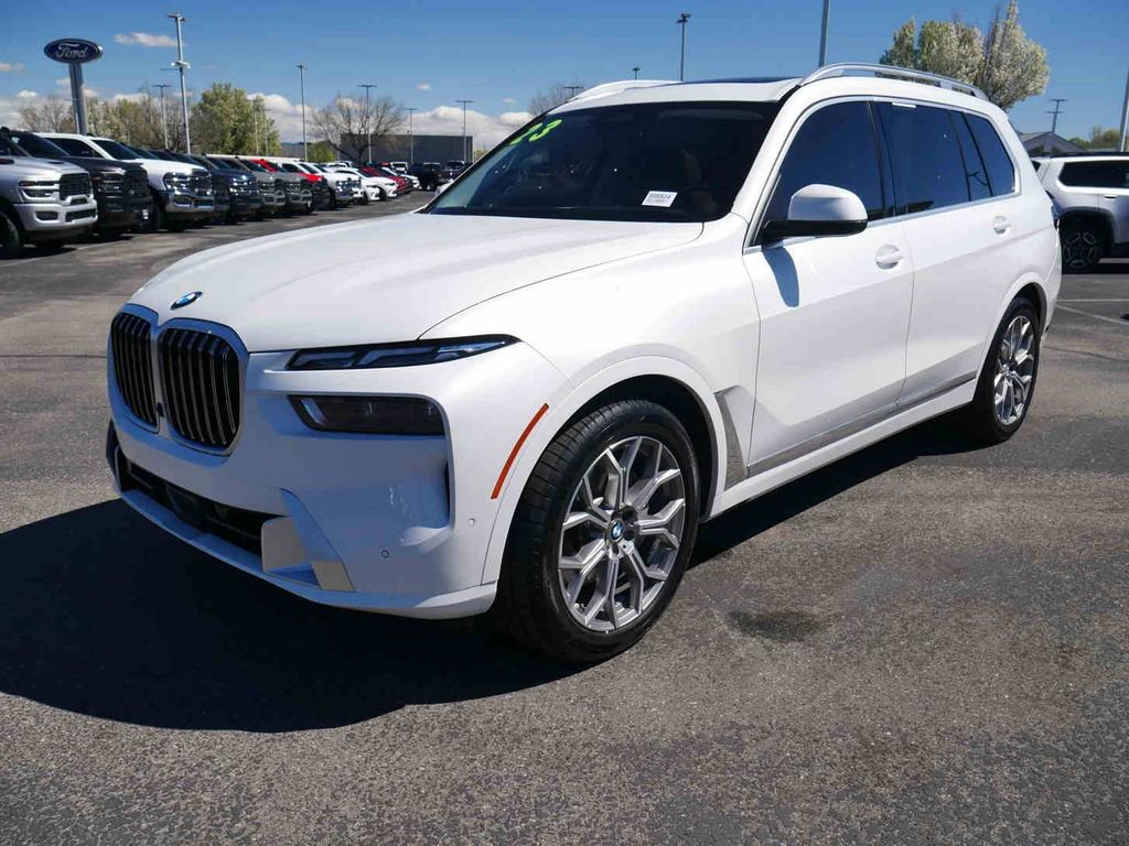 Used 2023 BMW X7 xDrive40i w/ Premium Package image 4