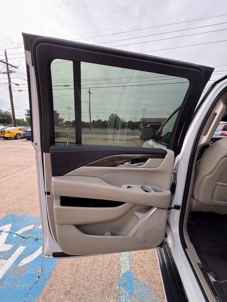Used 2020 Cadillac Escalade ESV Premium Luxury AWD/4WD image 13