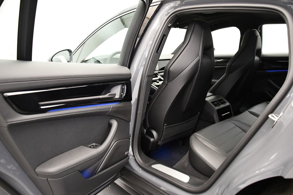 Used 2025 Porsche Panamera image 43