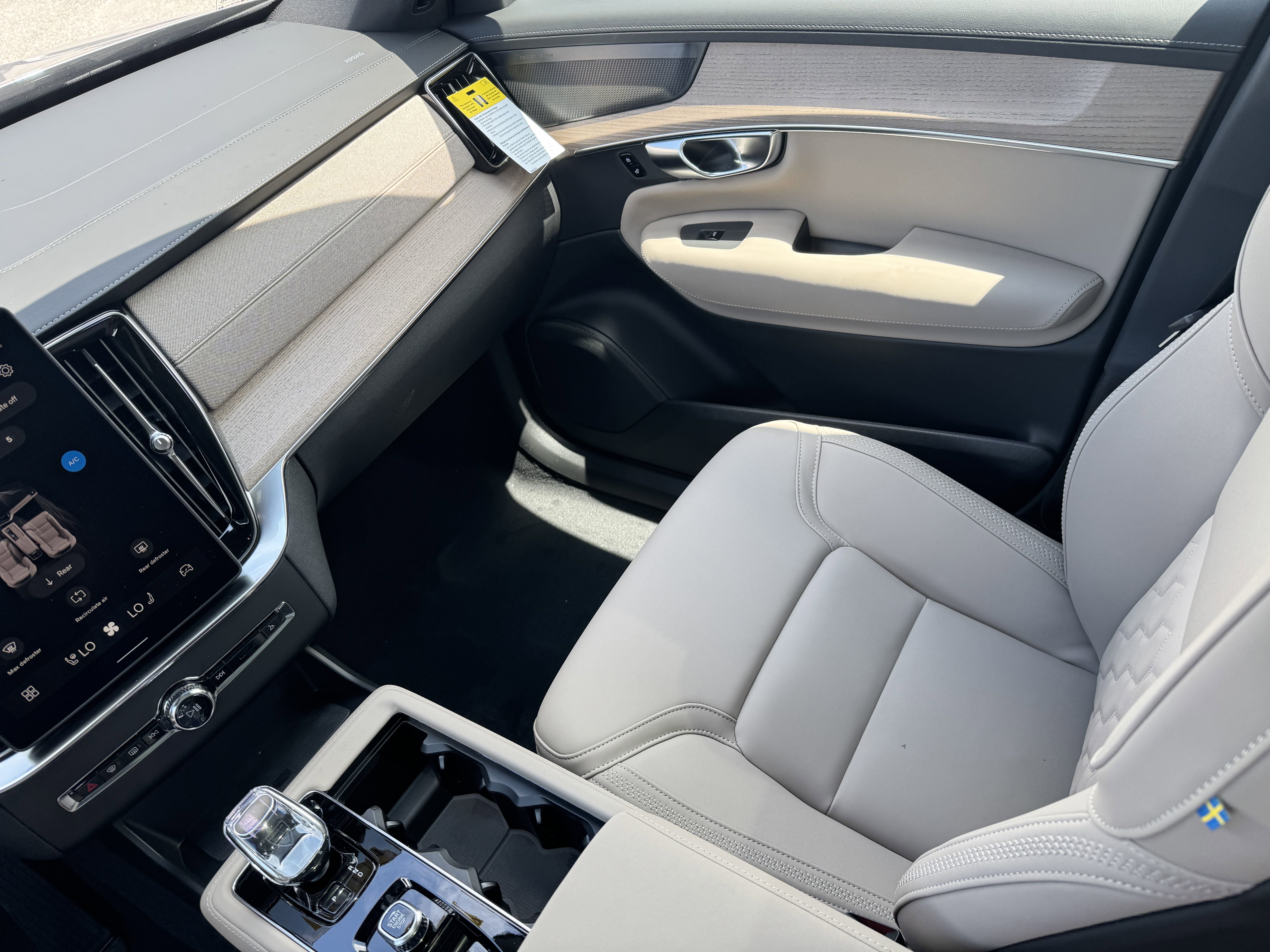 New 2026 Volvo XC90 B6 Plus image 16