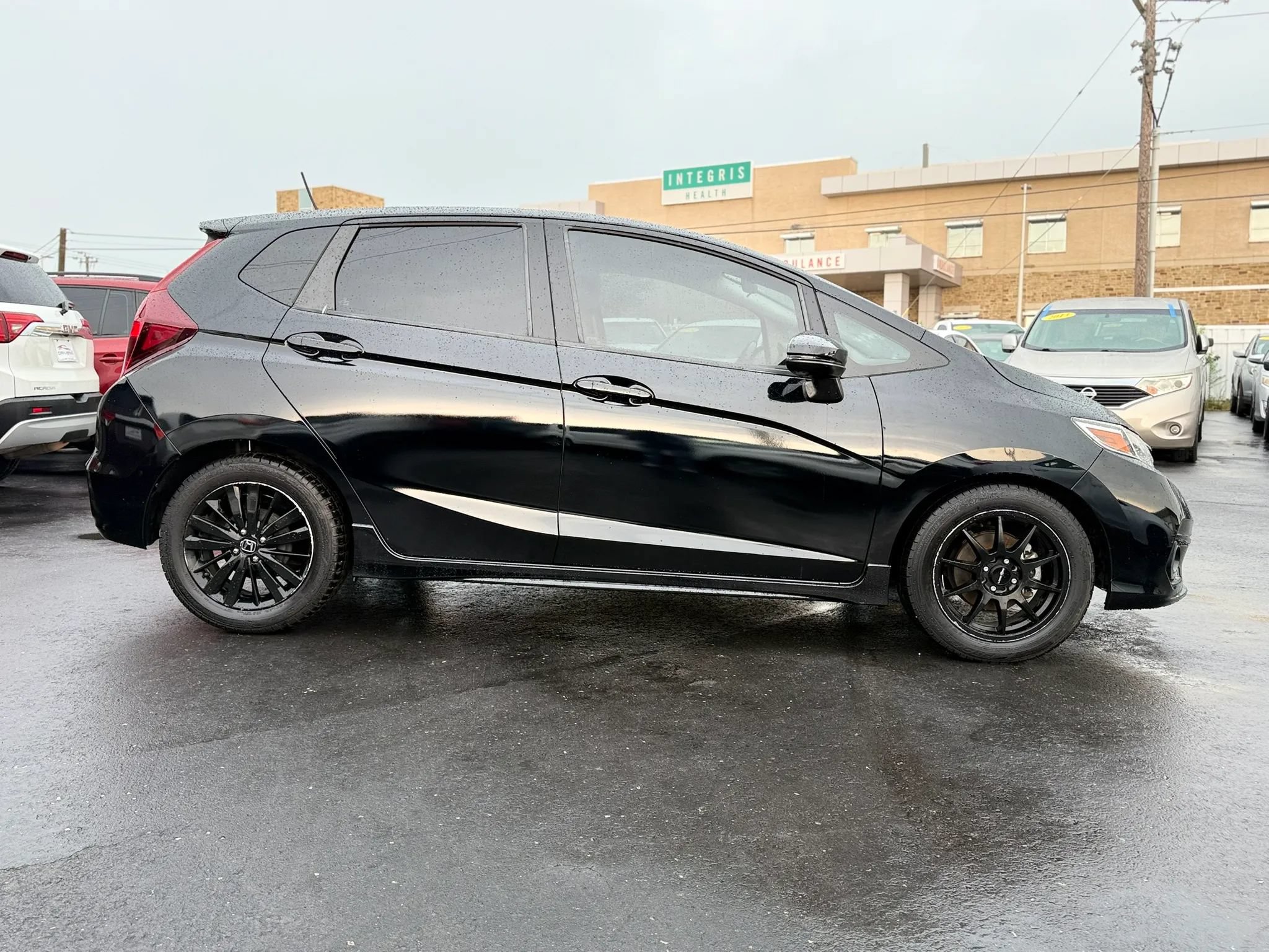 Used 2018 Honda Fit Sport image 2