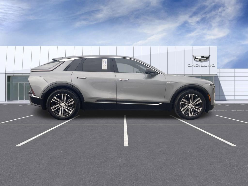 Certified 2024 Cadillac Lyriq Luxury AWD/4WD image 9