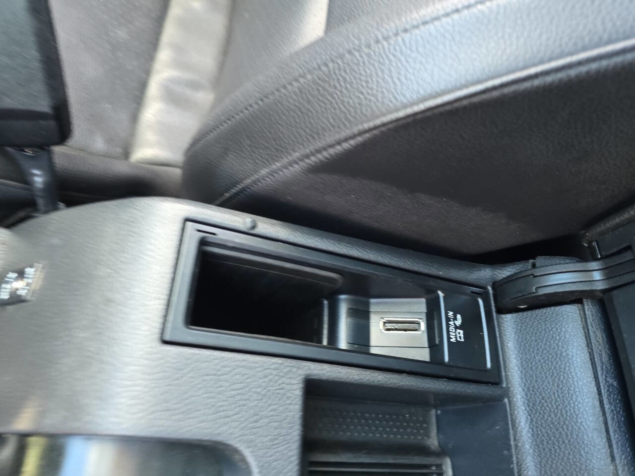 Used 2013 Volkswagen Jetta TDI image 38