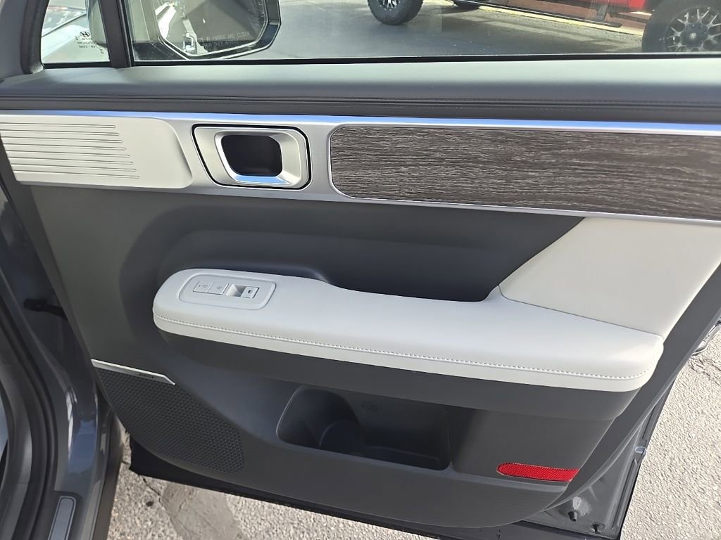 Used 2025 Hyundai Santa Fe Calligraphy image 36