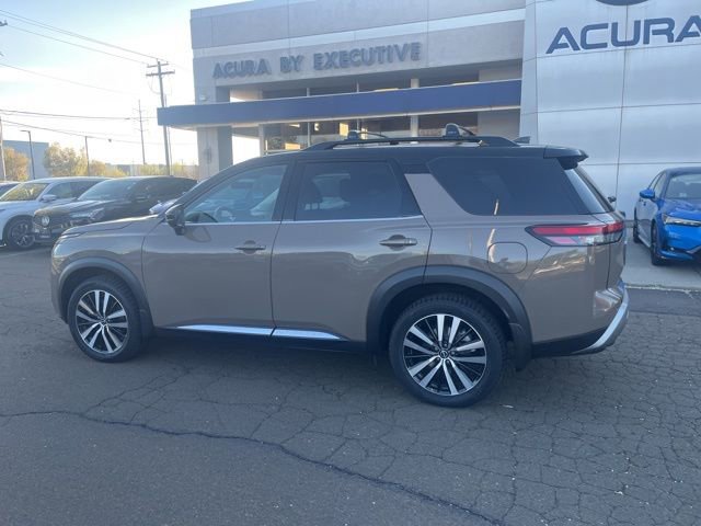 Used 2023 Nissan Pathfinder Platinum AWD/4WD image 5