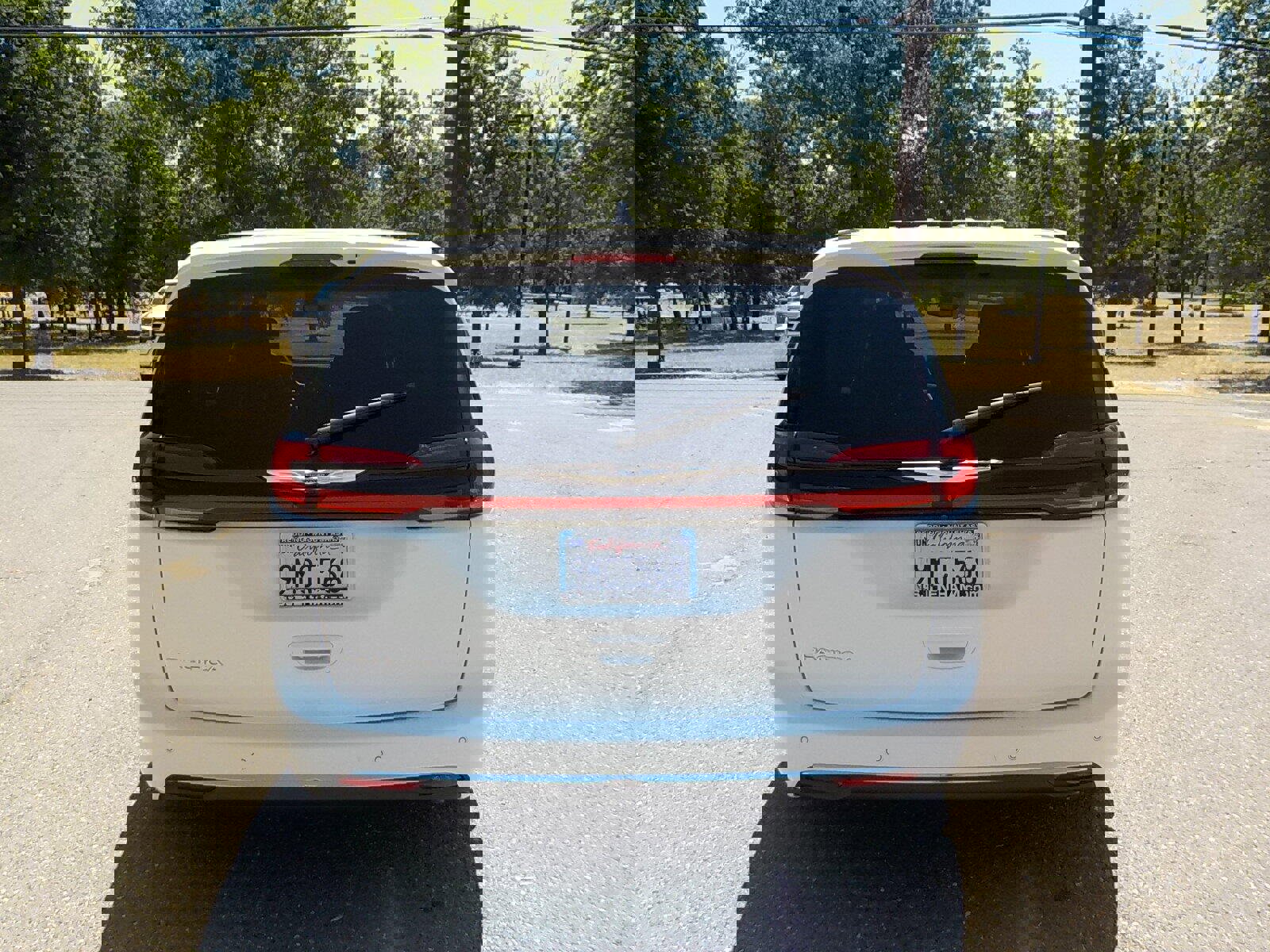 Used 2024 Chrysler Pacifica Touring-L image 6