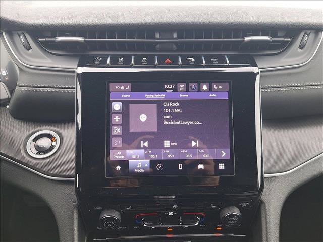 Used 2025 Jeep Grand Cherokee Altitude image 12