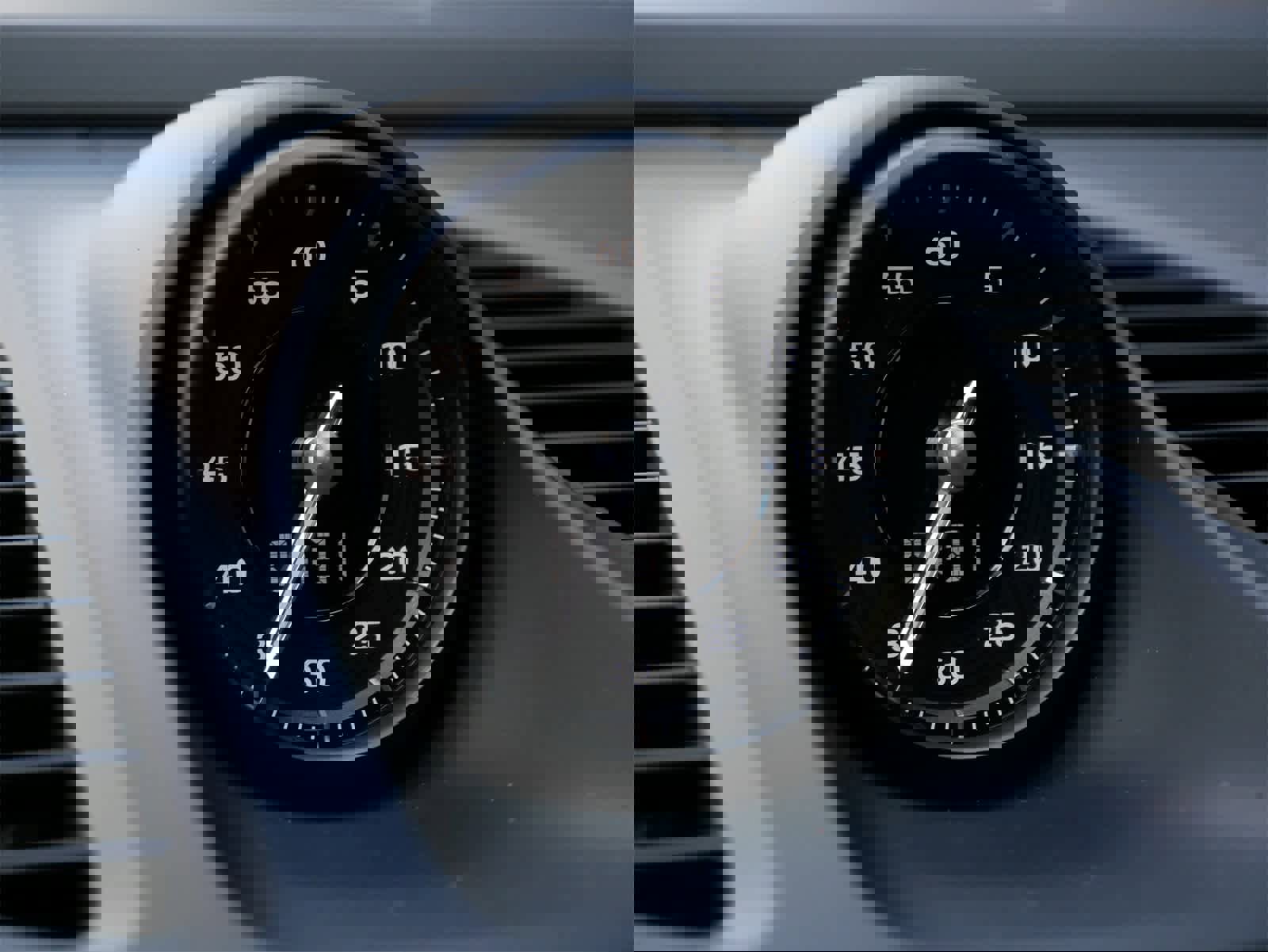 New 2025 Porsche Macan 4S Electric image 14