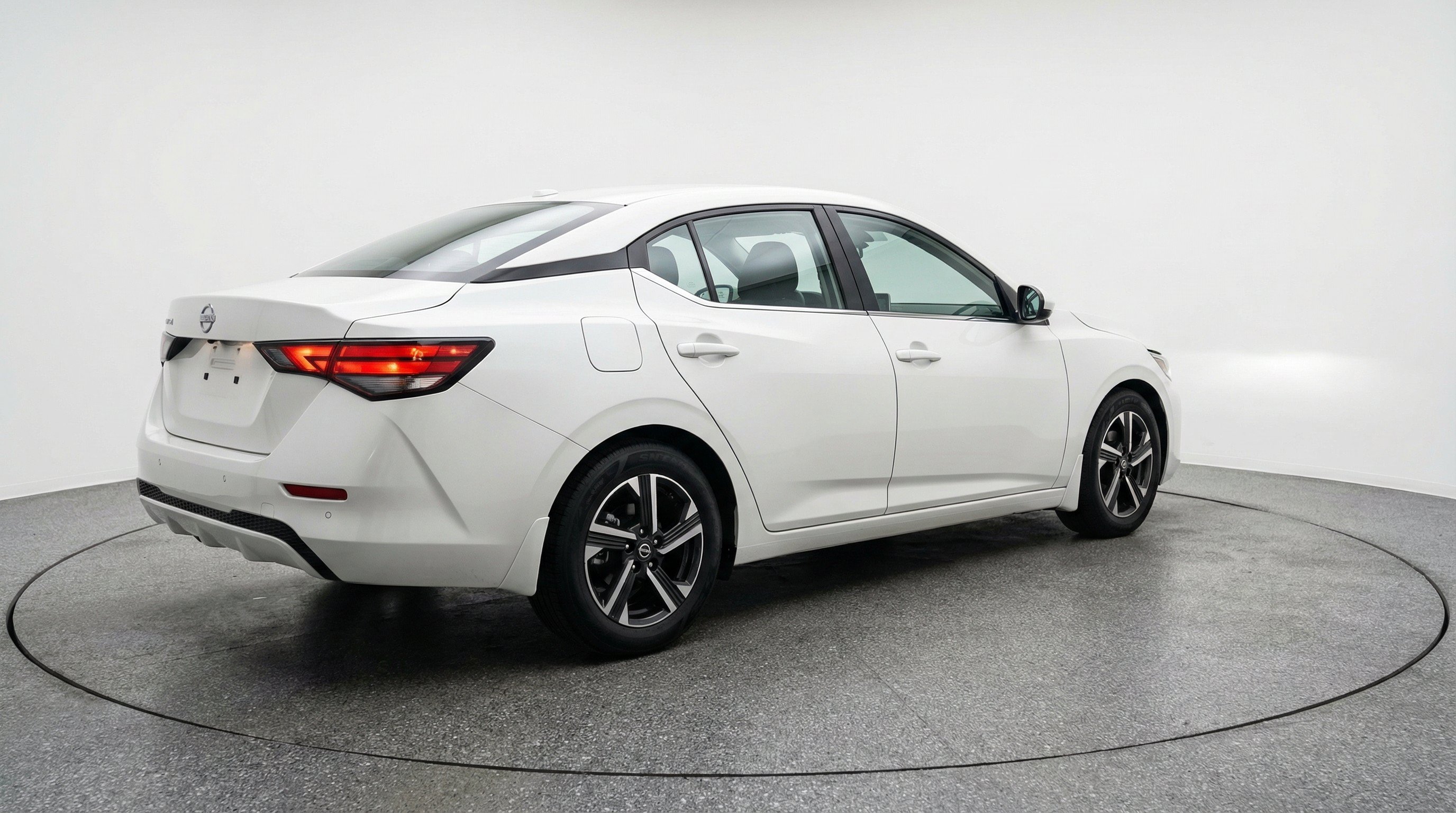 Used 2025 Nissan Sentra SV FWD image 9