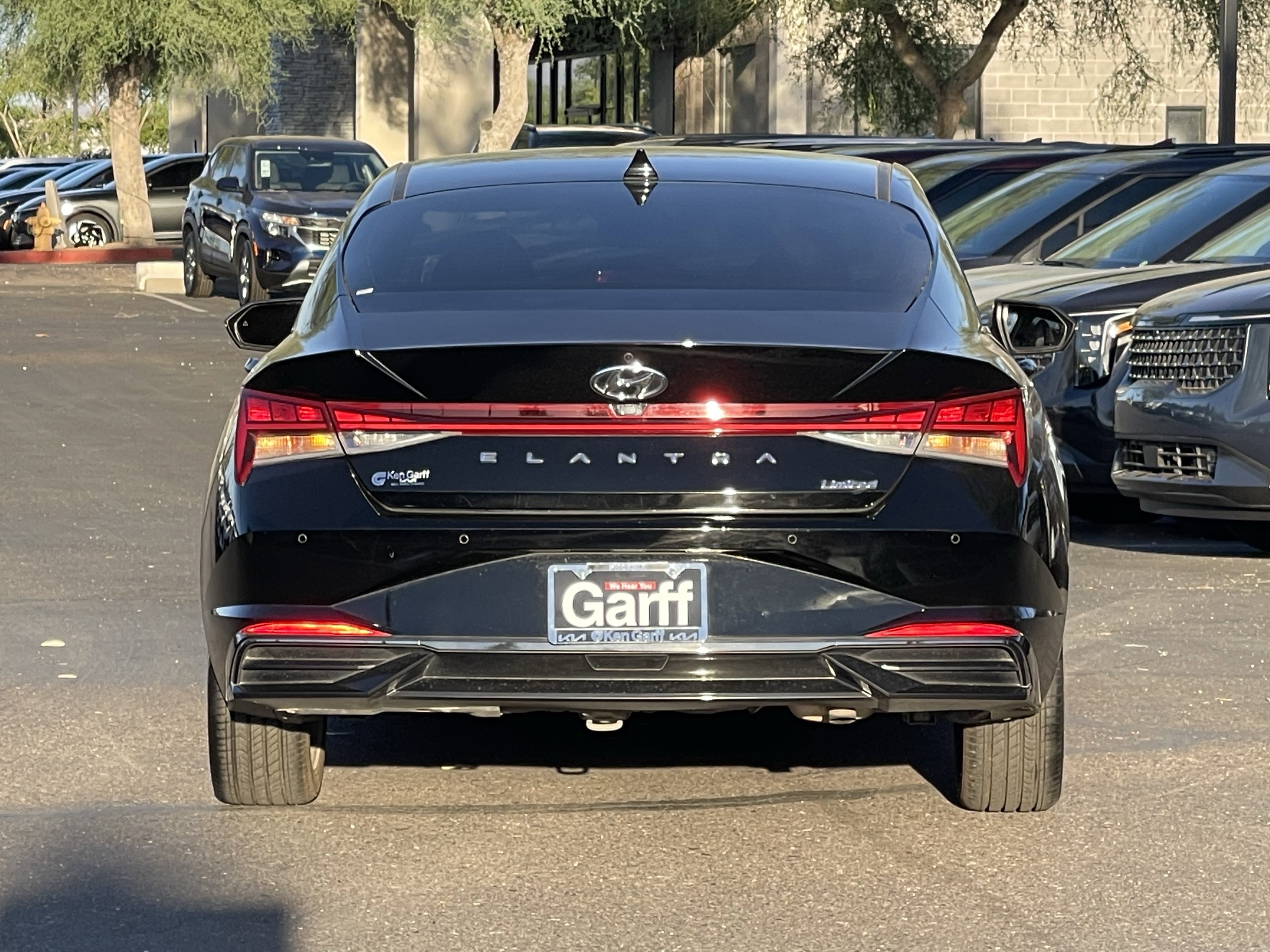 Used 2023 Hyundai Elantra Limited FWD image 4