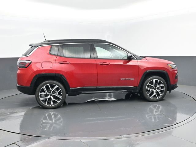 Used 2025 Jeep Compass Limited w/ Elite Group image 4