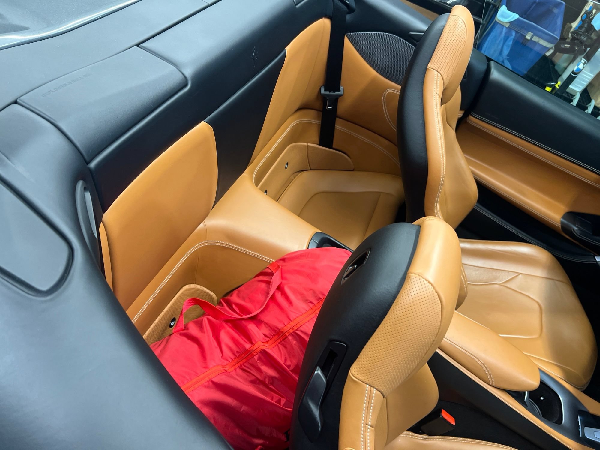 Used 2019 Ferrari Portofino RWD image 8