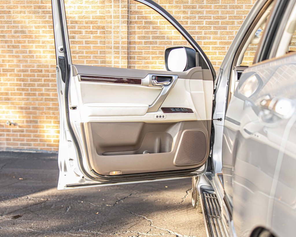 Used 2017 Lexus GX 460 Luxury image 32