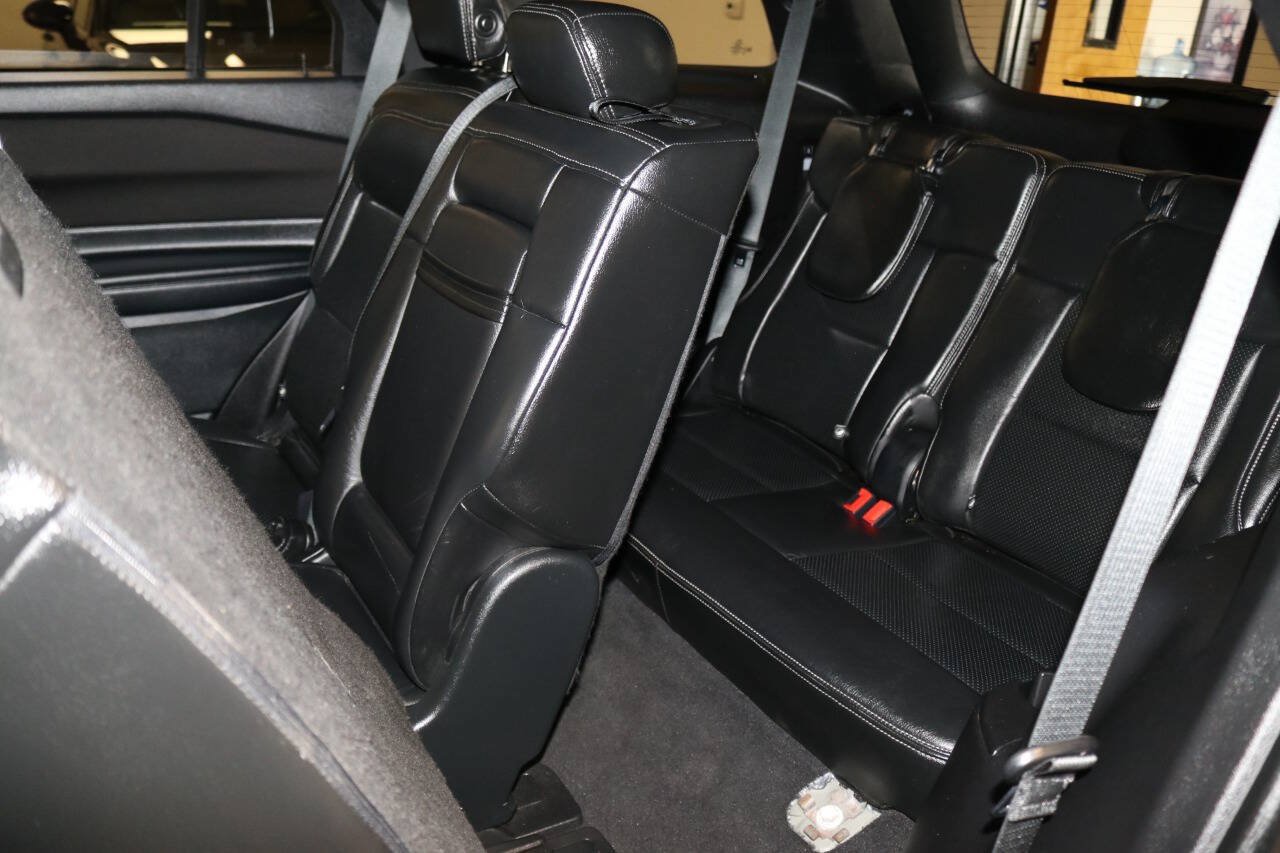 Used 2020 Ford Explorer XLT RWD image 15