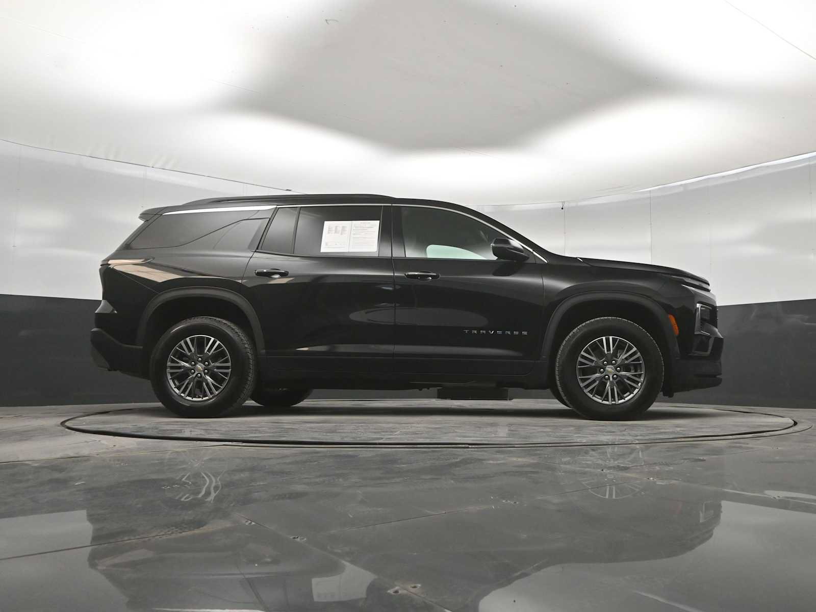 Used 2025 Chevrolet Traverse LT AWD/4WD image 43