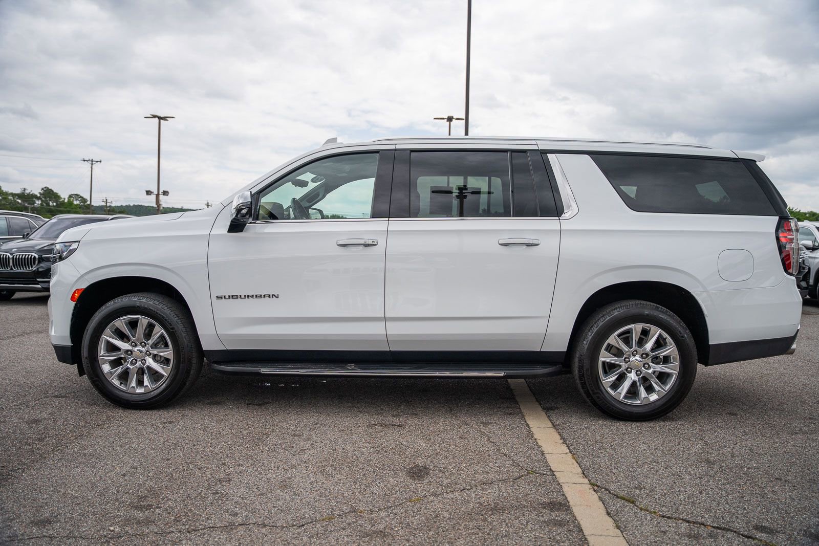 Used 2021 Chevrolet Suburban Premier w/ Premium Package RWD image 4
