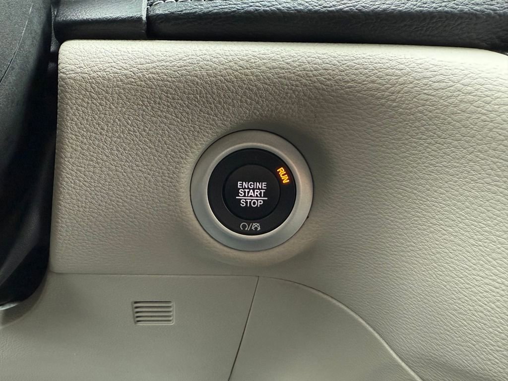 Used 2024 Chrysler Pacifica Limited image 23