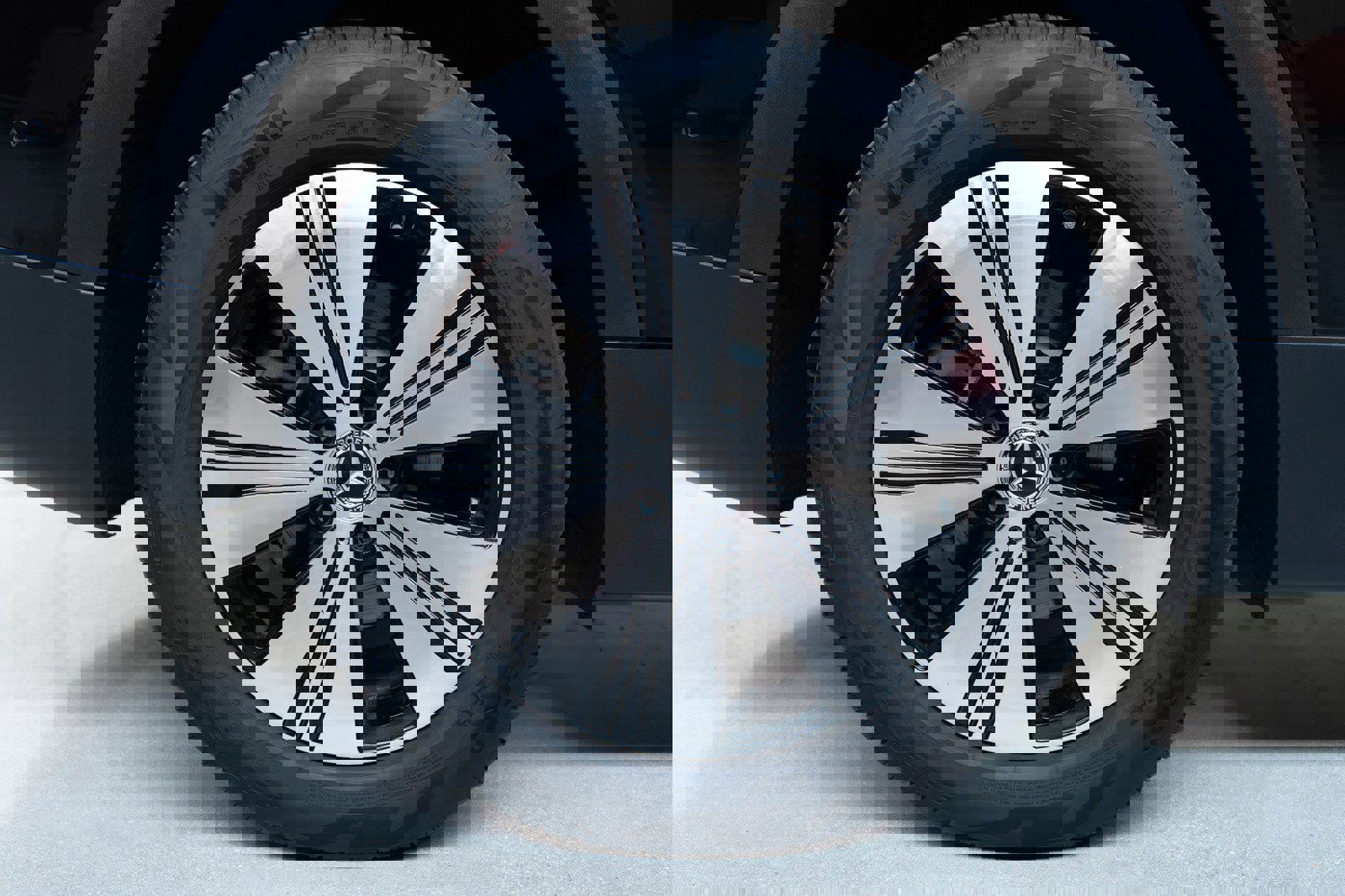 Used 2024 Mercedes-Benz EQB 300 4MATIC image 13