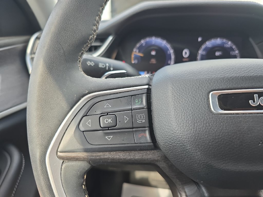 Used 2023 Jeep Grand Cherokee Limited w/ Luxury Tech Group II AWD/4WD image 14