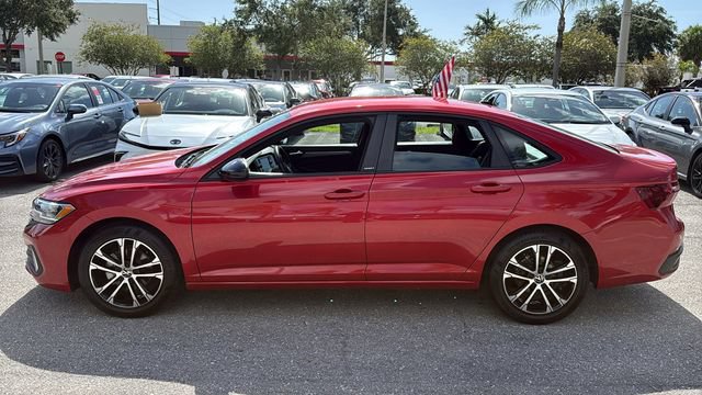 Used 2024 Volkswagen Jetta Sport FWD image 4