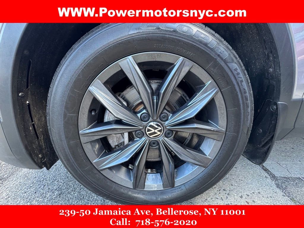 Used 2022 Volkswagen Tiguan SE w/ Panoramic Sunroof Package AWD/4WD image 16