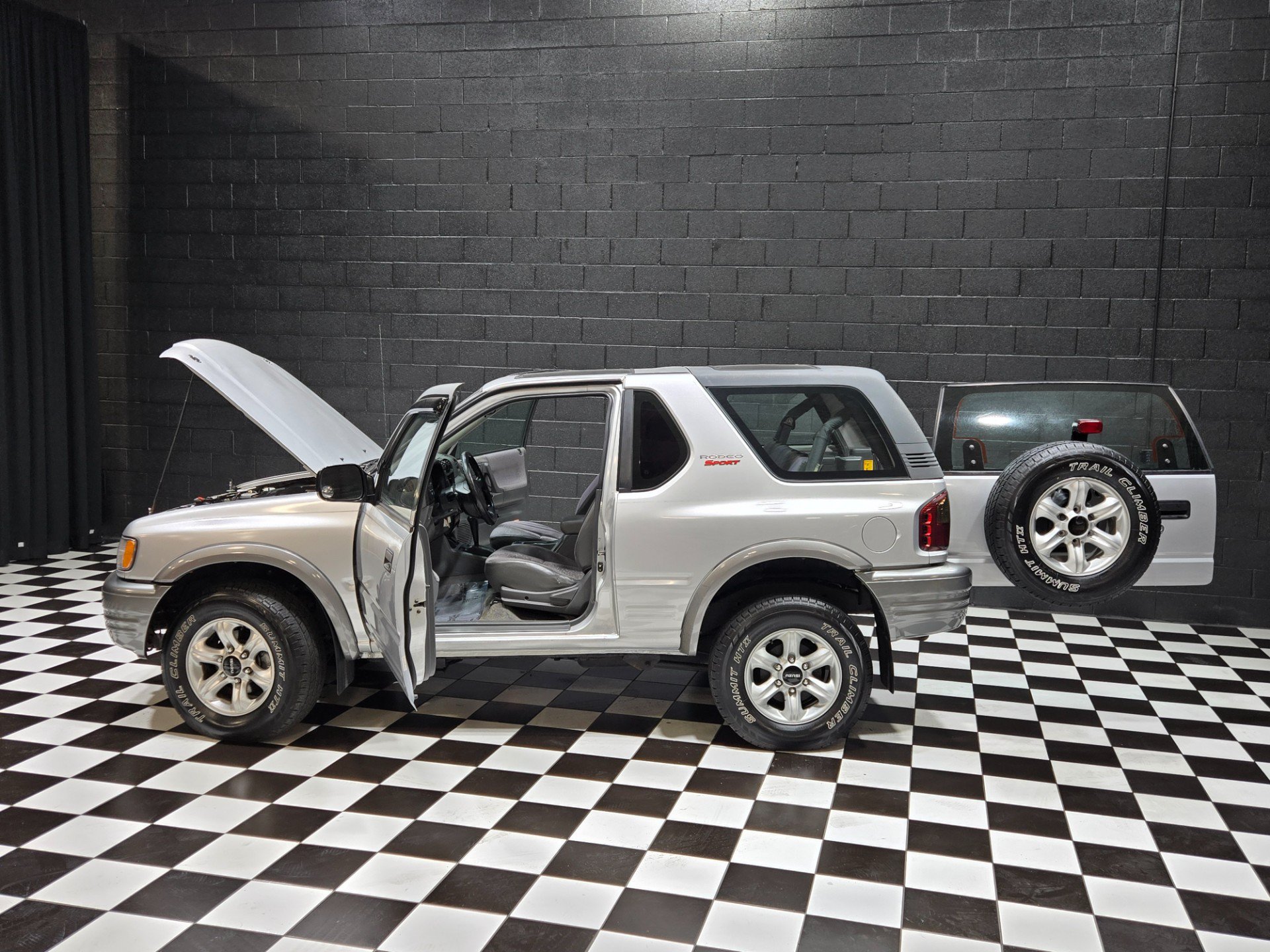 Used 2002 Isuzu Rodeo Sport RWD image 2