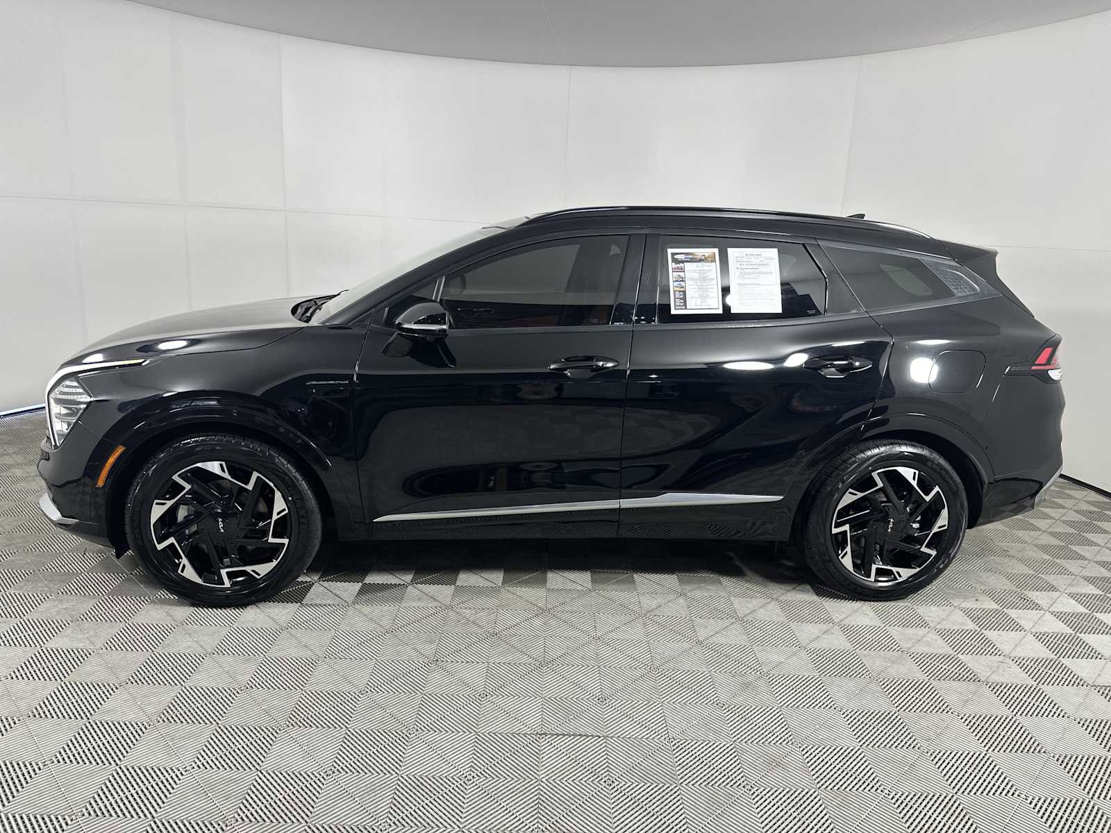 Used 2023 Kia Sportage SX image 5