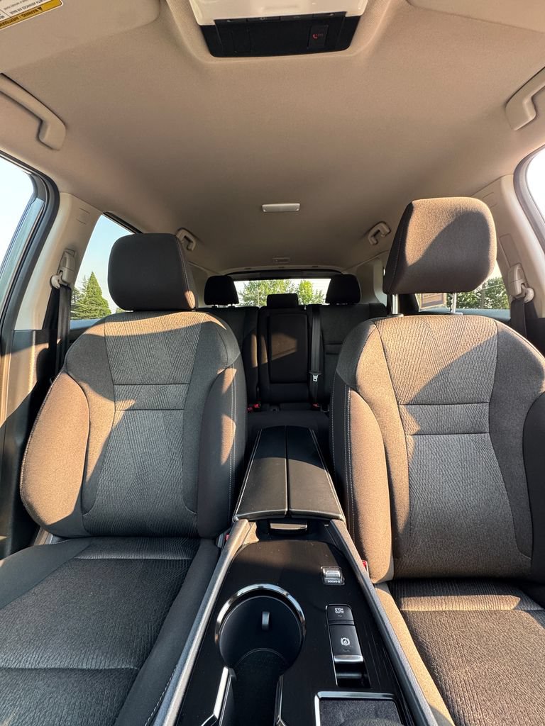 Used 2025 Nissan Rogue SV FWD image 24