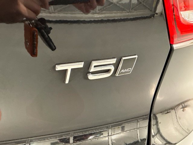 Used 2022 Volvo XC40 T5 Momentum AWD/4WD image 10
