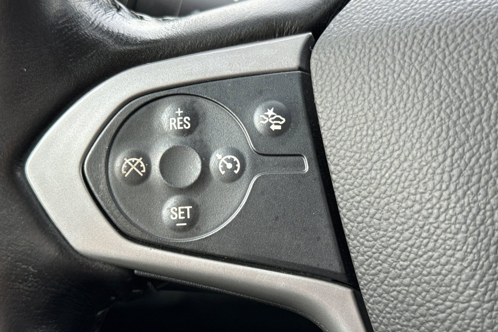 Used 2022 Chevrolet Colorado LT w/ Fleet Safety Package image 24