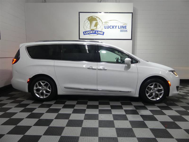 Used 2018 Chrysler Pacifica Touring-L Plus w/ Advanced Safetytec Group FWD image 6