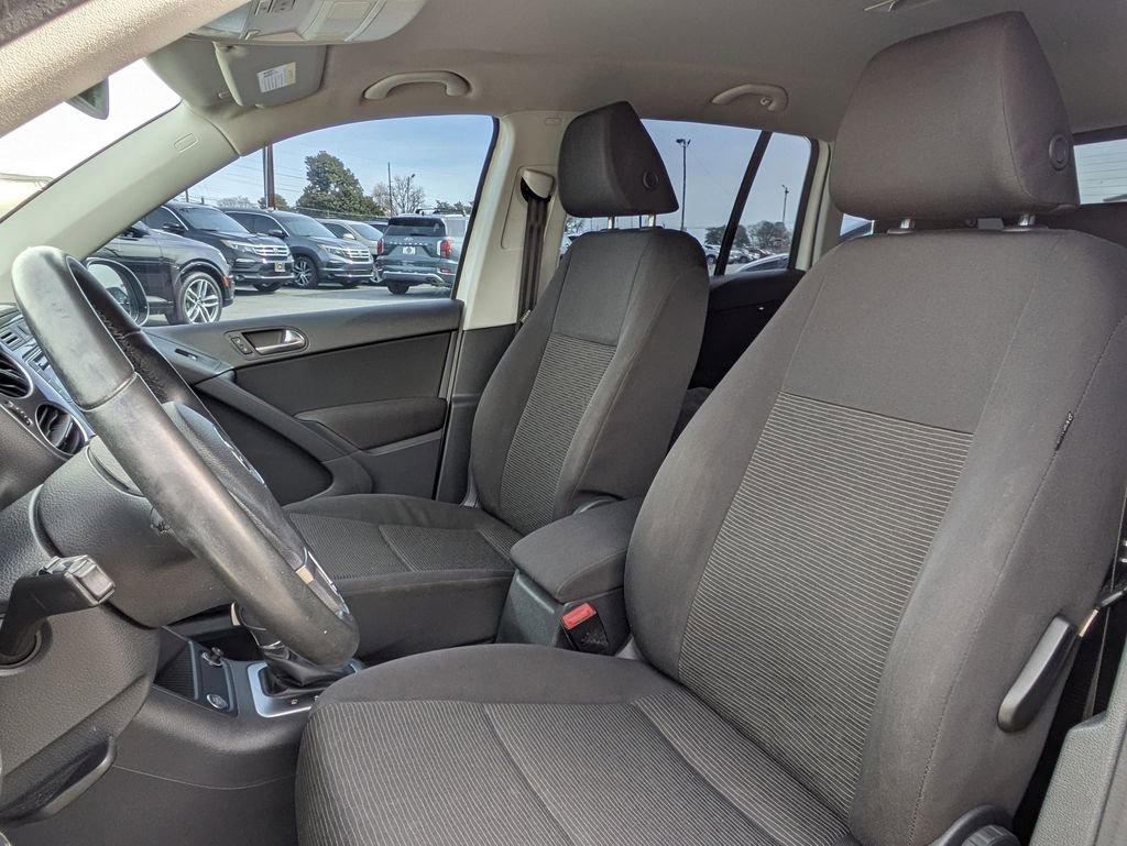 Used 2017 Volkswagen Tiguan Limited w/ Premium Package image 20