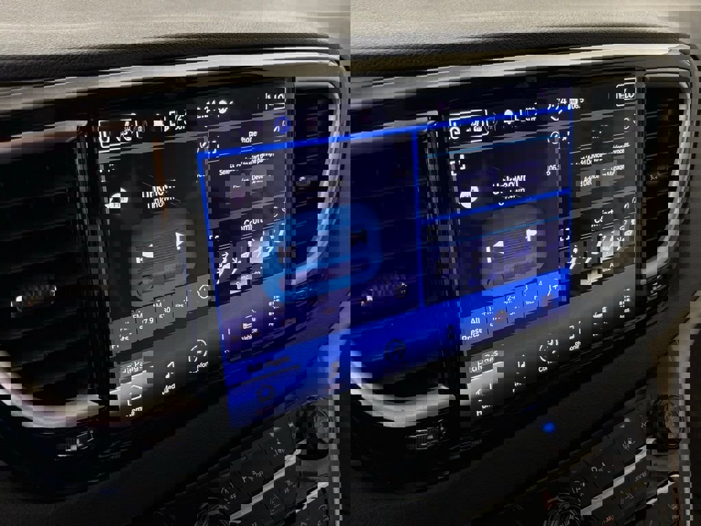 Used 2023 Chrysler Pacifica Touring-L image 25