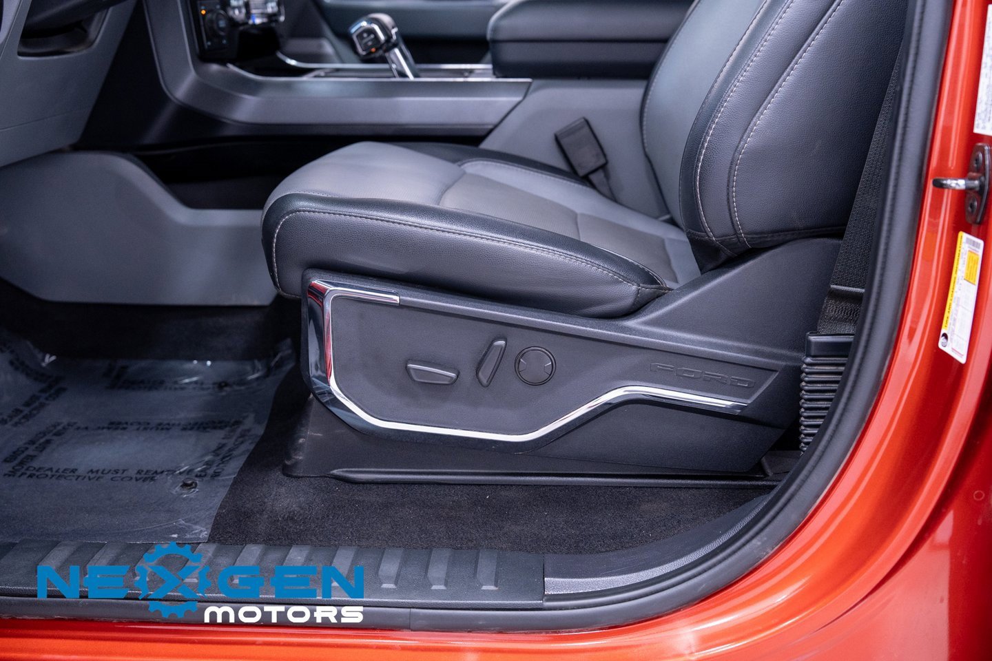 Used 2023 Ford F150 Lariat w/ Trailer Tow Package image 26