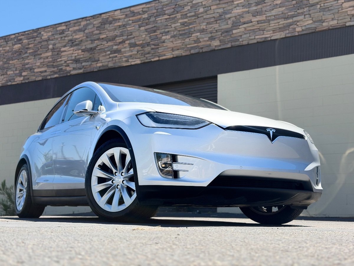 Used 2017 Tesla Model X 90D AWD/4WD image 2