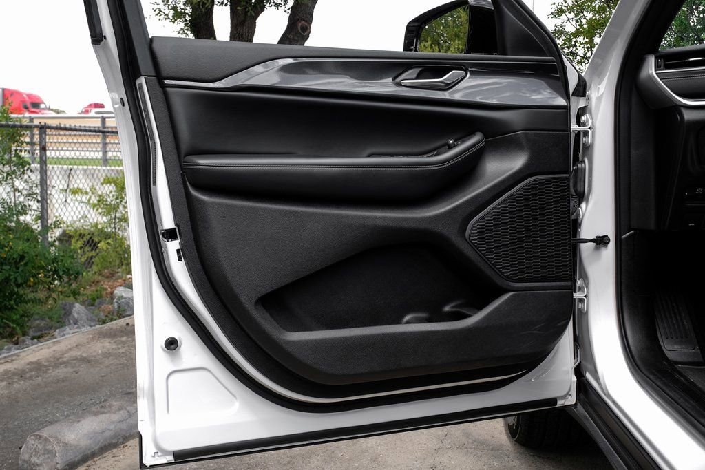 Used 2023 Jeep Grand Cherokee Altitude image 53