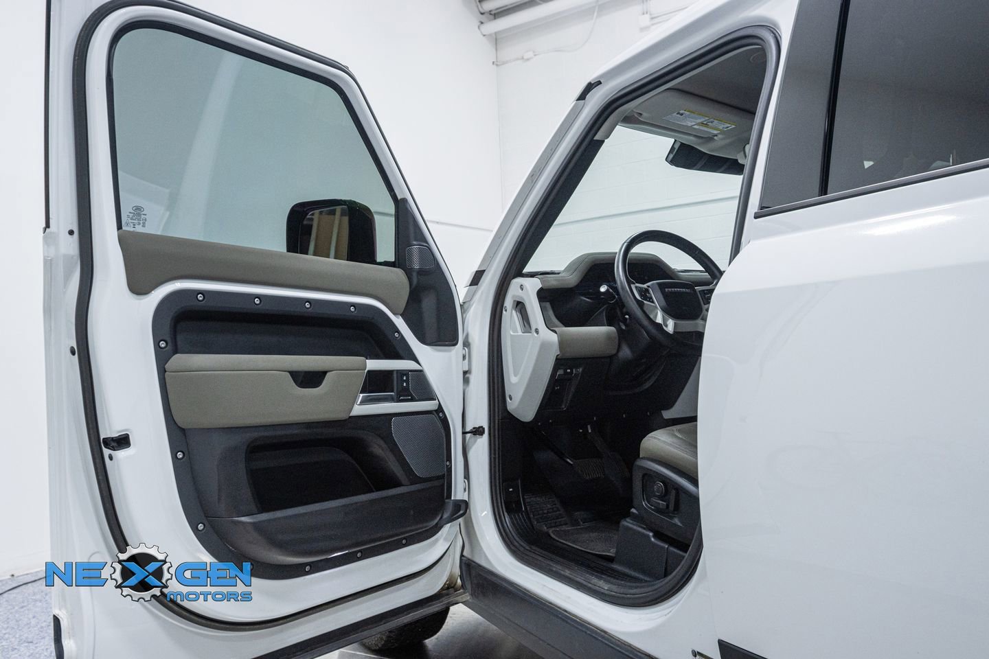 Used 2023 Land Rover Defender 110 S image 9