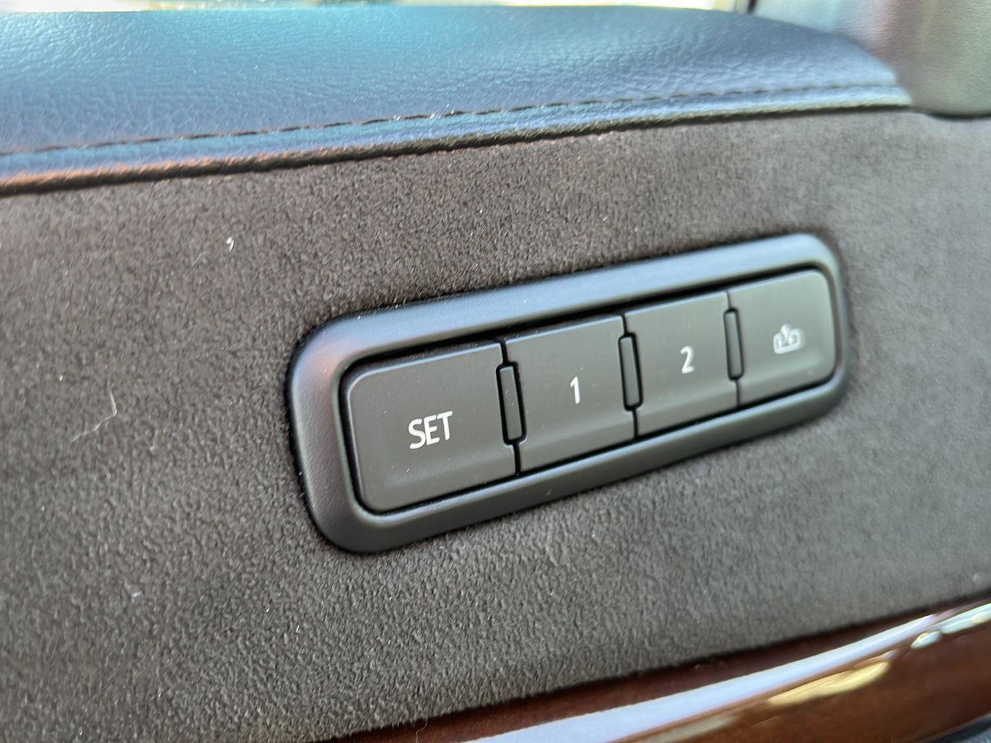 Used 2020 Cadillac Escalade ESV Luxury image 14