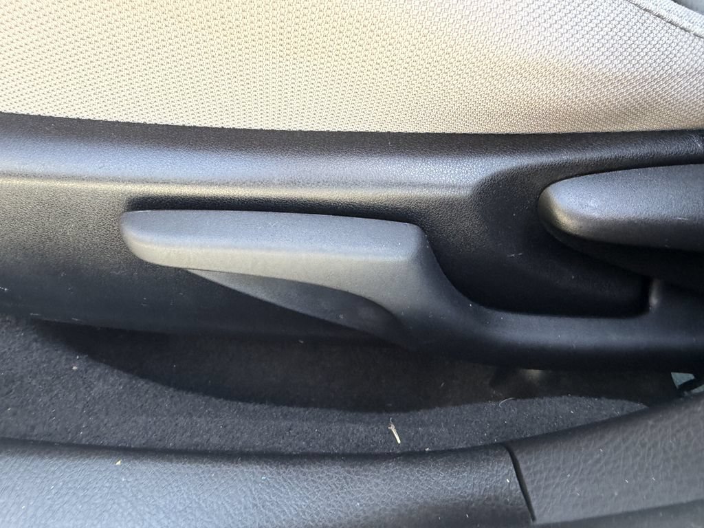 Used 2018 Toyota Corolla LE FWD image 24
