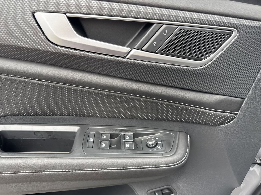 New 2025 Volkswagen Atlas Cross Sport SEL R-Line image 25